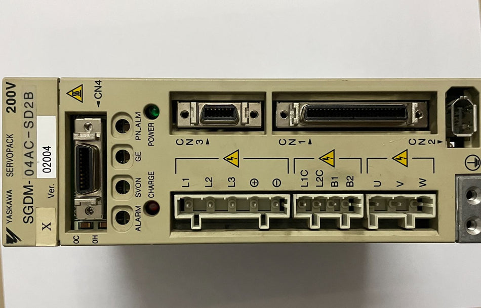 1 peça usada yaskawa SGDM-04AC-SD2B