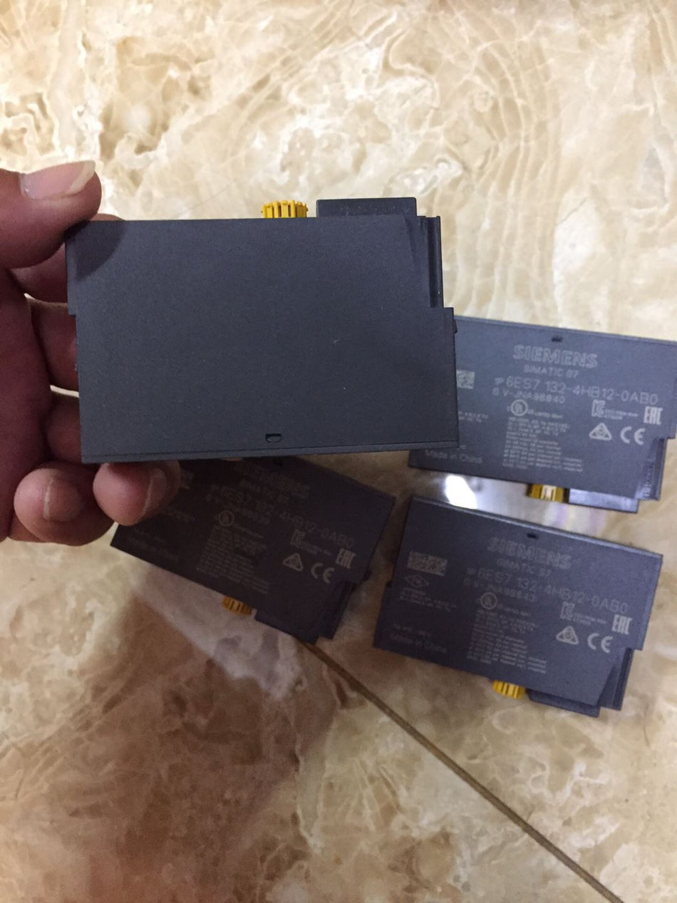 1 PC USADO Siemens 6ES7132-4HB12-0AB0