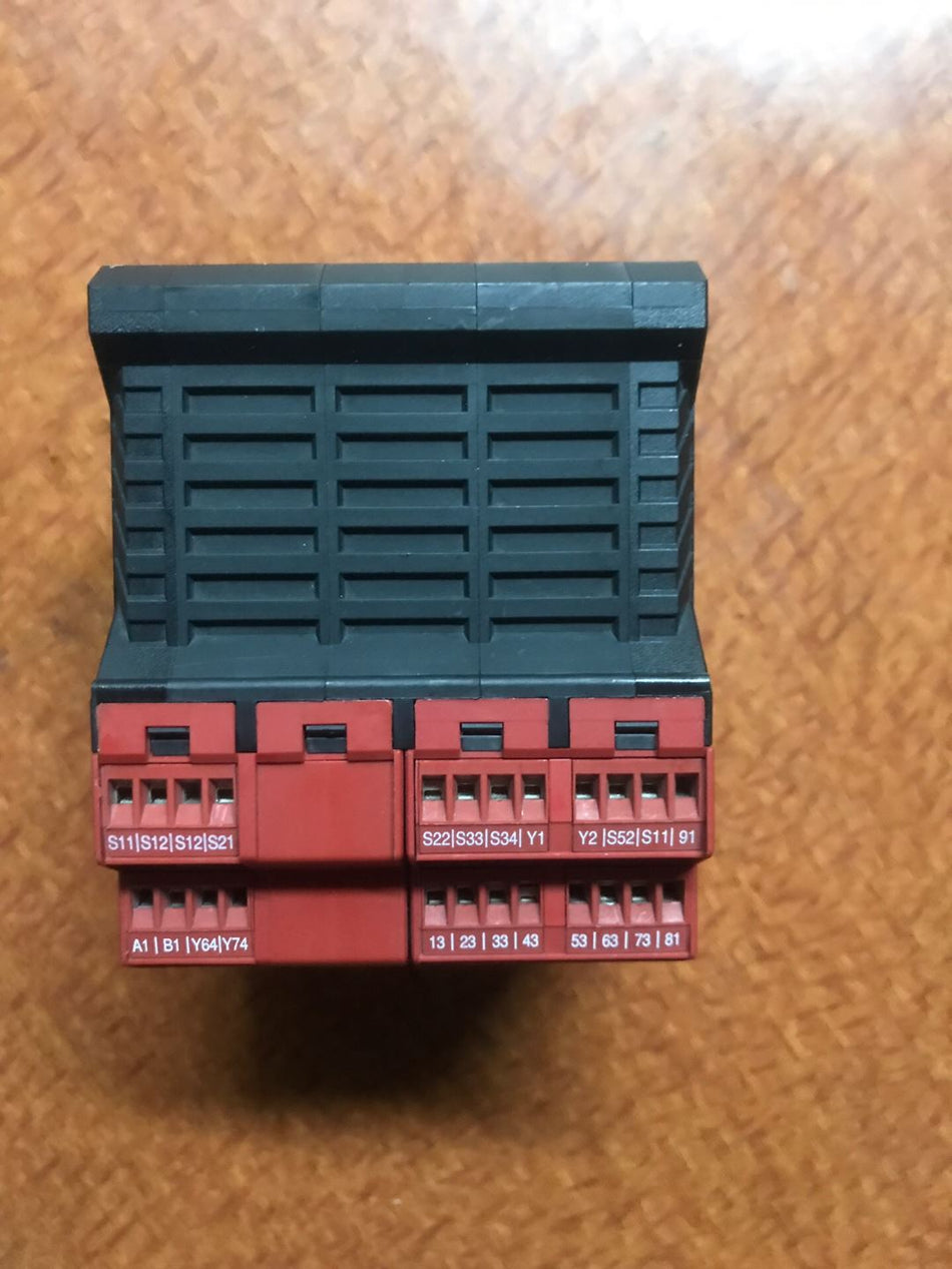 1 PC  For Schneider XPSAR351144P used