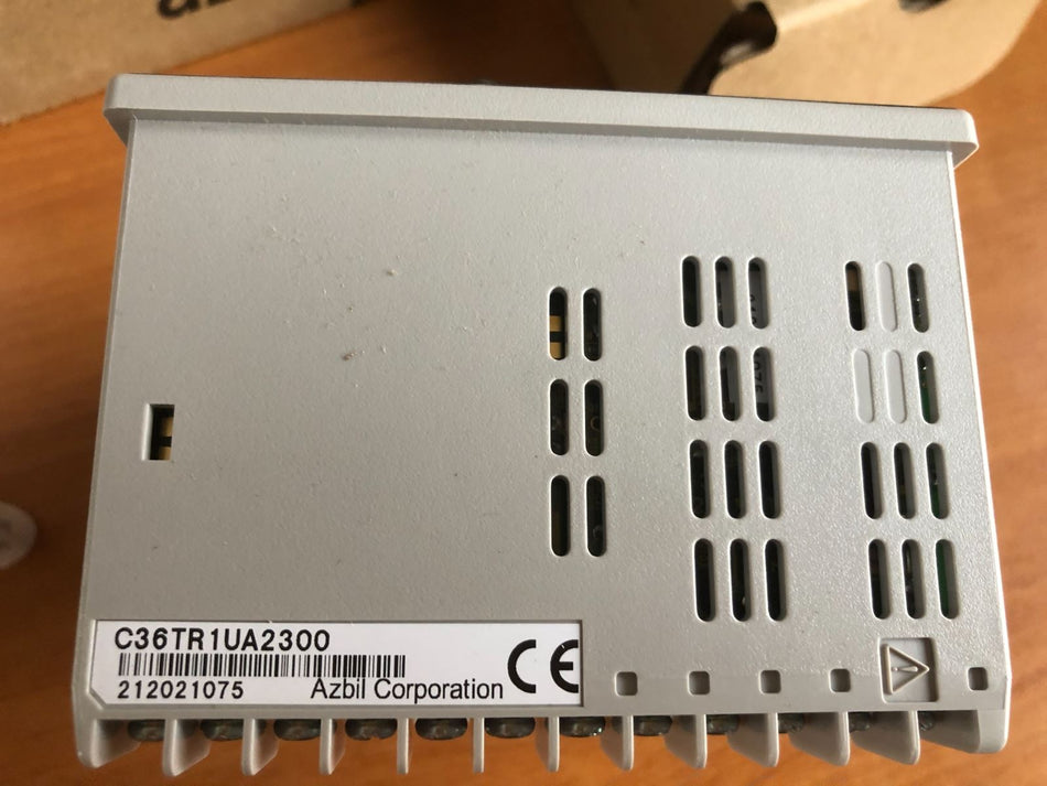 1PC AZBIL C36TR1UA2300 novo