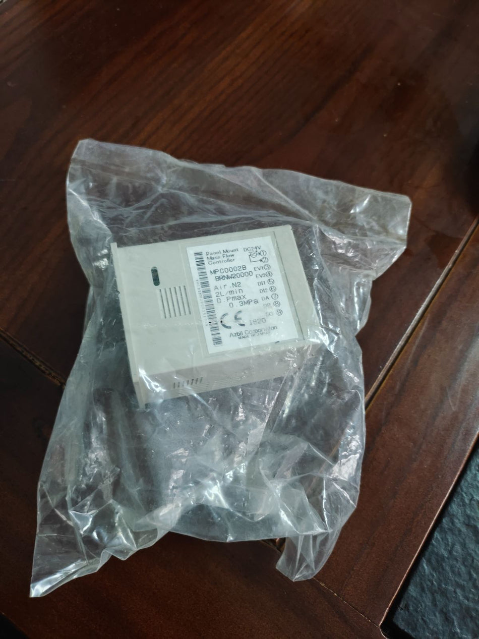 1PC AZBIL MPC0002B BRNW20000 usado 
