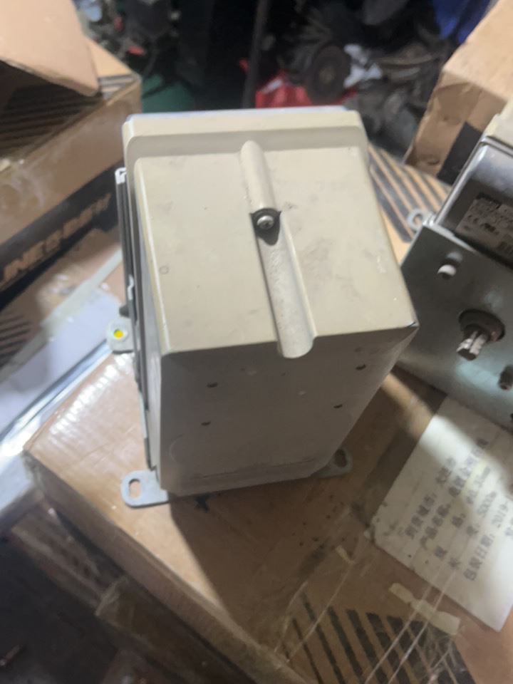 1PC AZBIL ECM3000E0200usado 