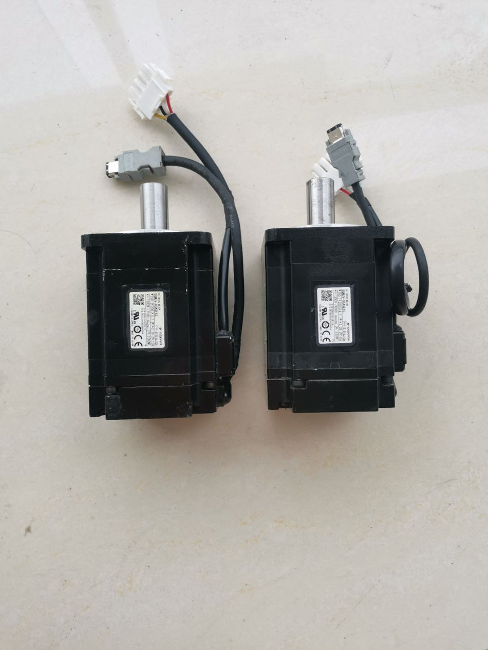 1 peça servo motor Yaskawa usado SGMJV-08A3E6S 