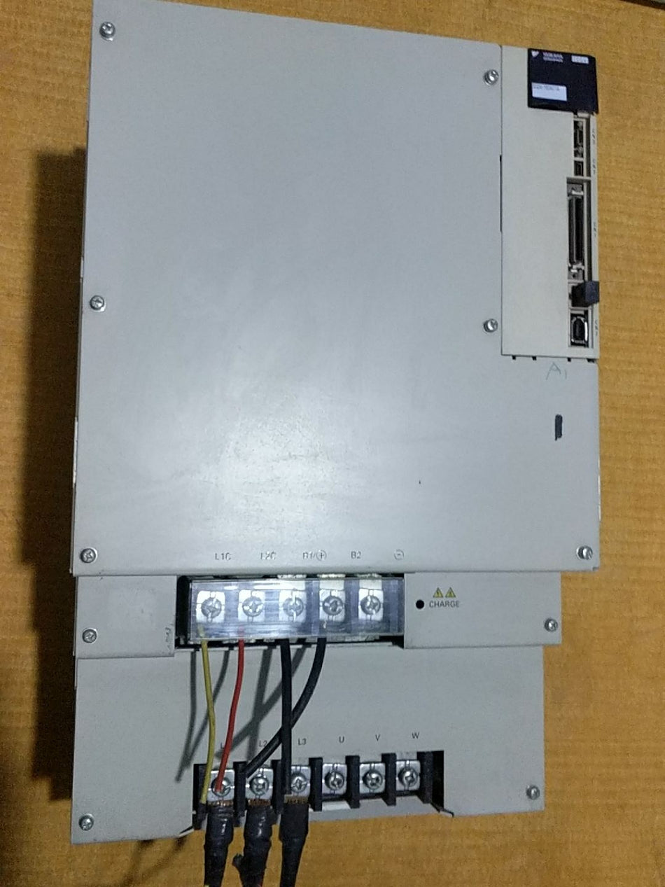 1 PEÇA USADA Yaskawa SGDV-780A01A SGDV780A01A