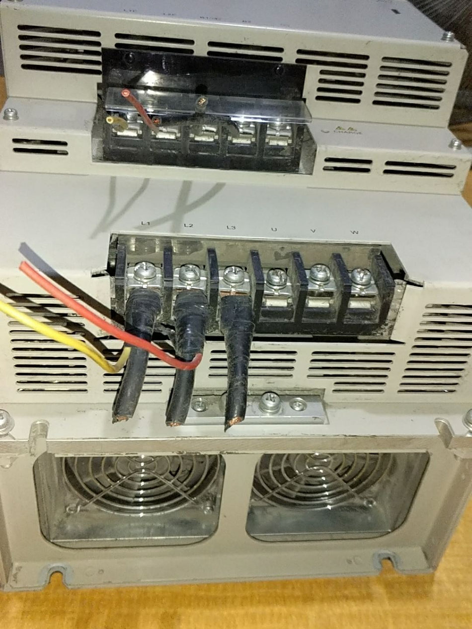 1 PEÇA USADA Yaskawa SGDV-780A01A SGDV780A01A