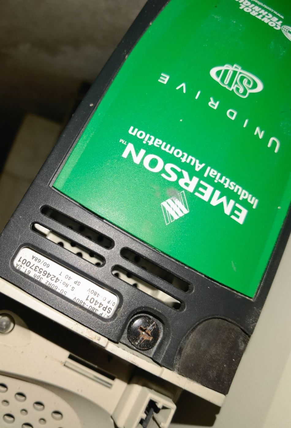1 unidade EMERSON Inversor SP4401 usado