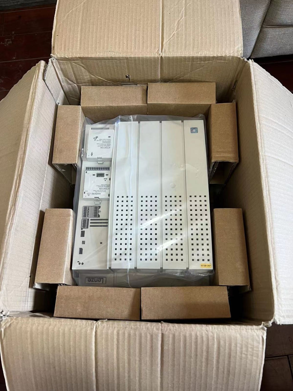 1PC Lenze E82EV223K4B201 novo