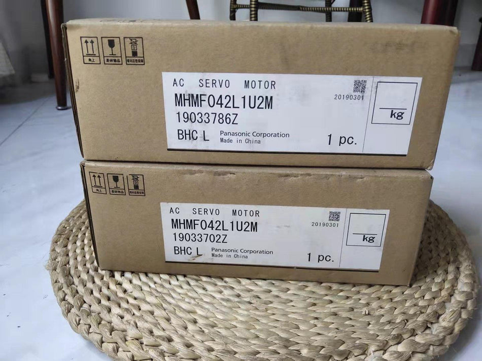 1PC para Panasonic MHMF042L1U2M novo 