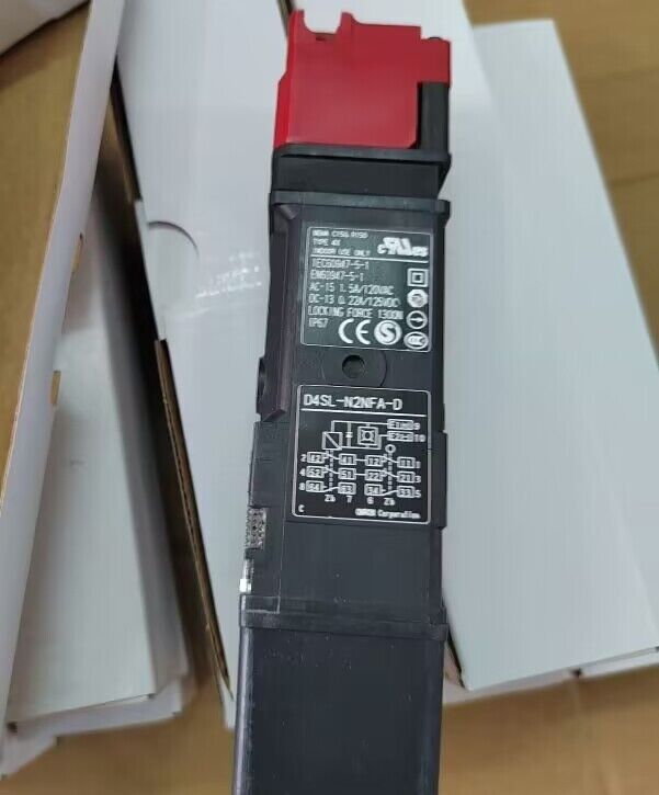 1PC FOR OMRON D4SL-N2HFG-D  NEW