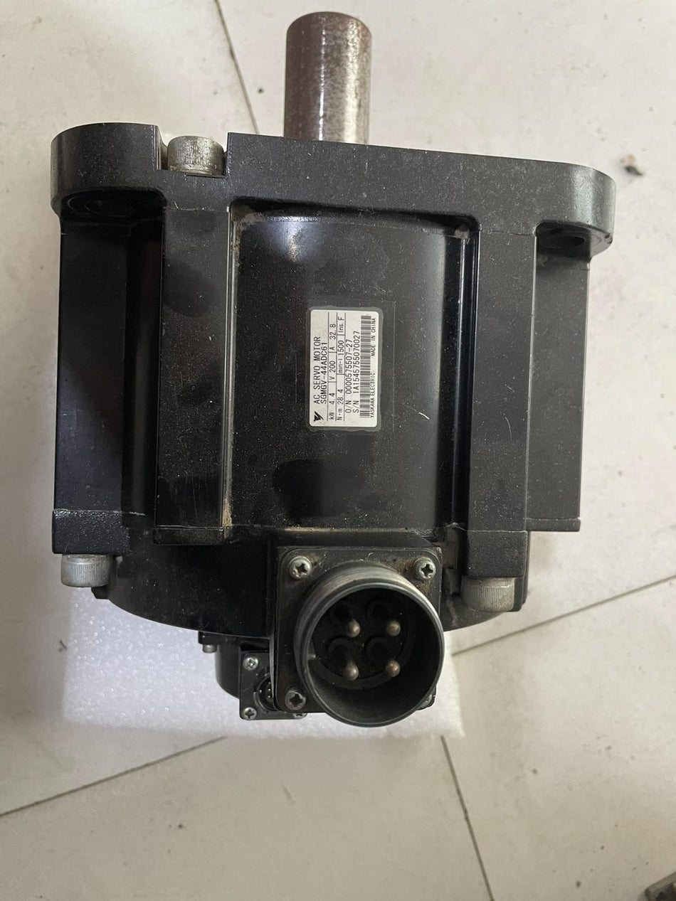1PC para Yaskawa SGMGV-44ADC61 usado SGMGV44ADC61