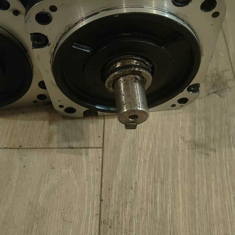 1 peça Yaskawa SGMRV-13ANA-YR11 USADO SGMRV13ANAYR11