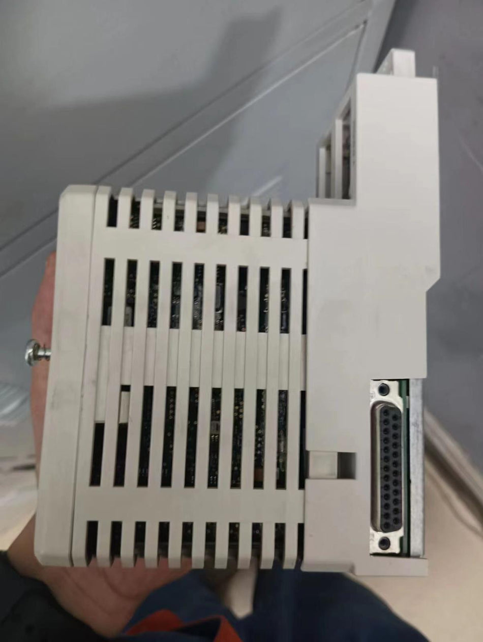 1PC para ABB 3BSE030220R1 usado