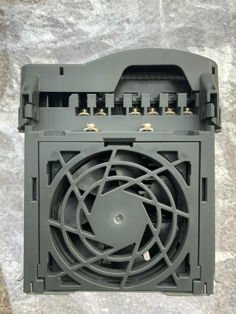 1PC For SIEMENS 6SE6440-2UD22-2BA1 new 6SE64402UD222BA1