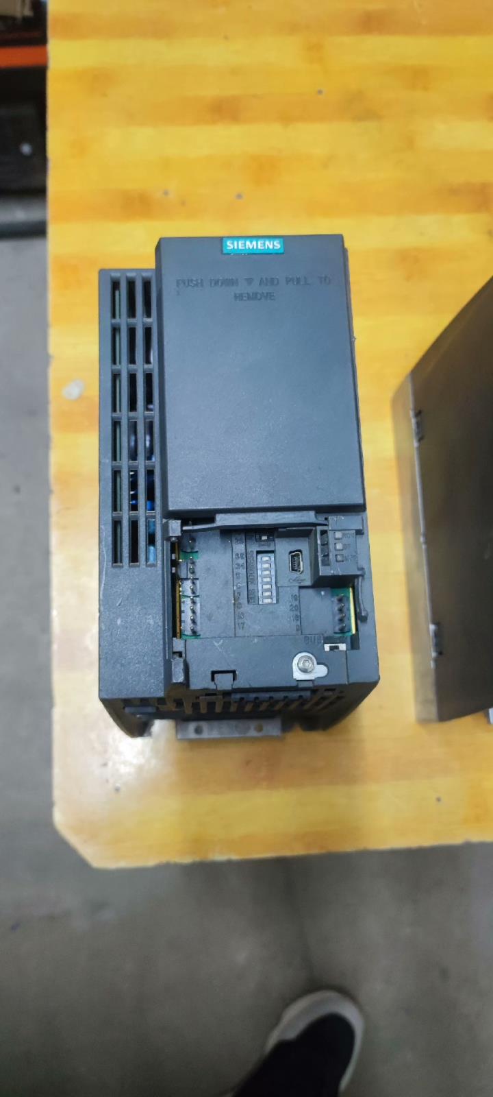 1 PC para Siemens 6SL3210-1KE21-7UB0 usado 6SL32101KE217UB0