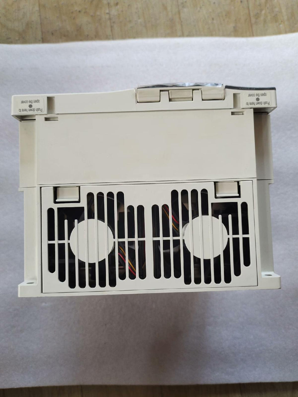 1PC 三菱 FR-A520-7.5K 二手