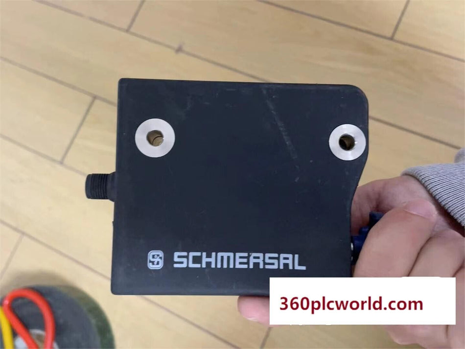 1 PC PARA SCHMERSAL AZM300Z-ST-1P2P-A USADO AZM300ZST1P2PA 
