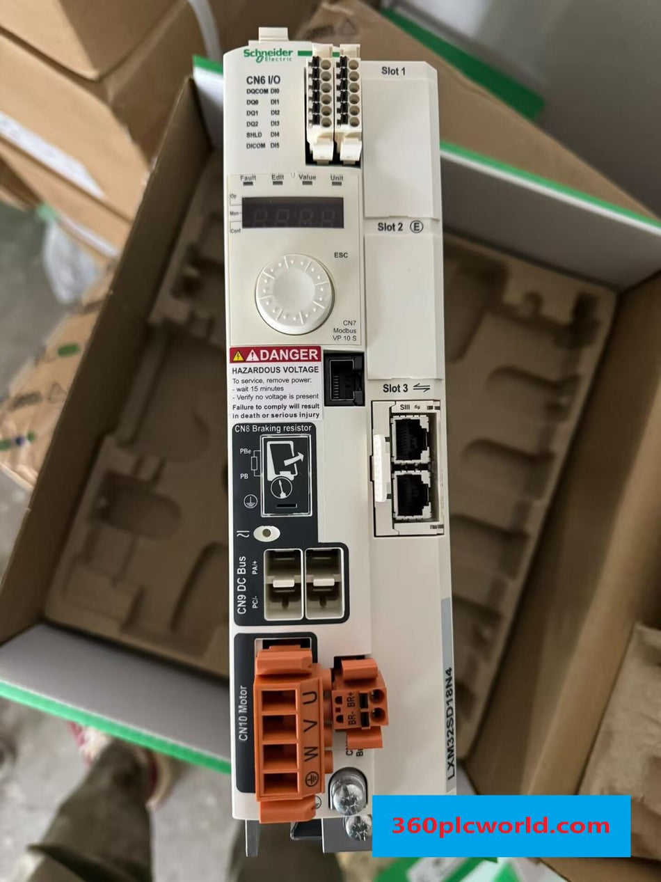 1PC PARA Schneider LXM32SD18N4 novo 