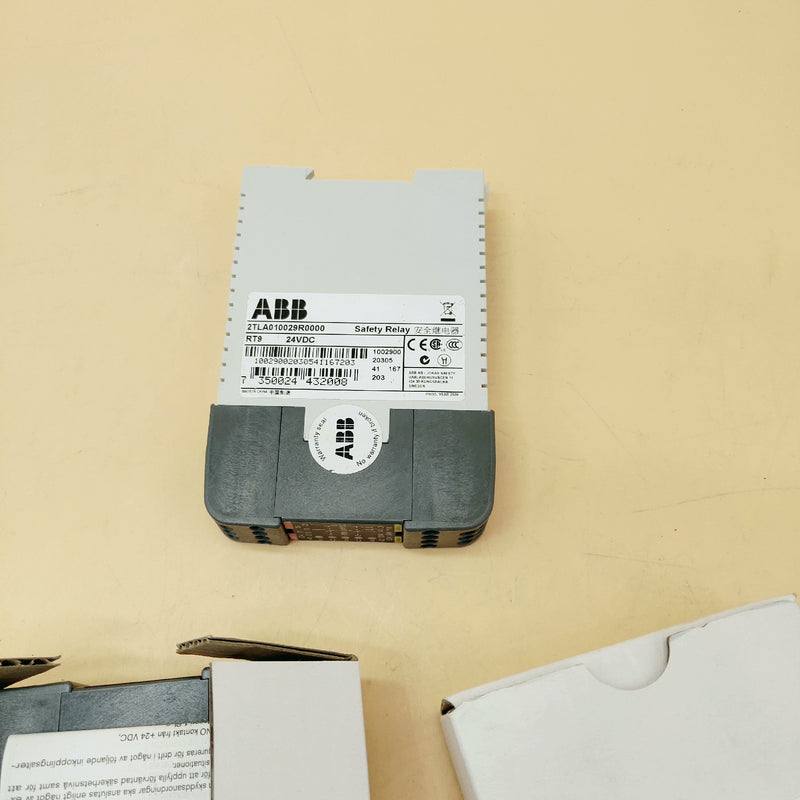 ONE NEW ABB Safety Relay 2TLA010029R0000 RT9 24VDC