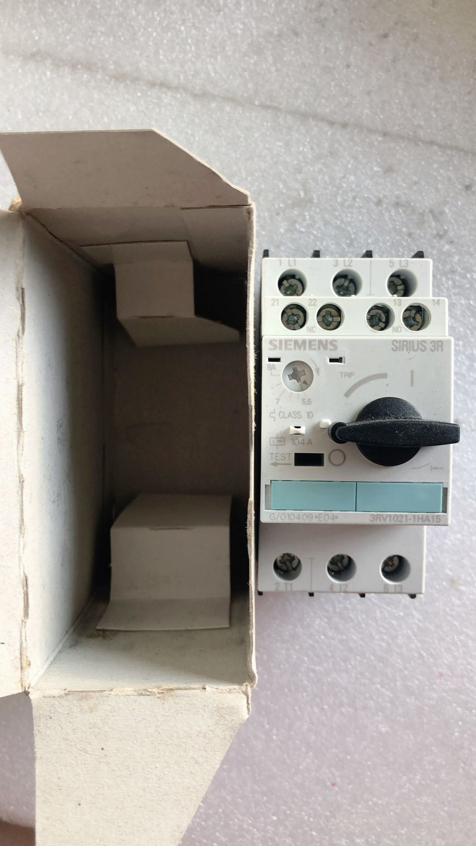 西门子 3RV1021-1HA15 全新 3RV10211HA15 