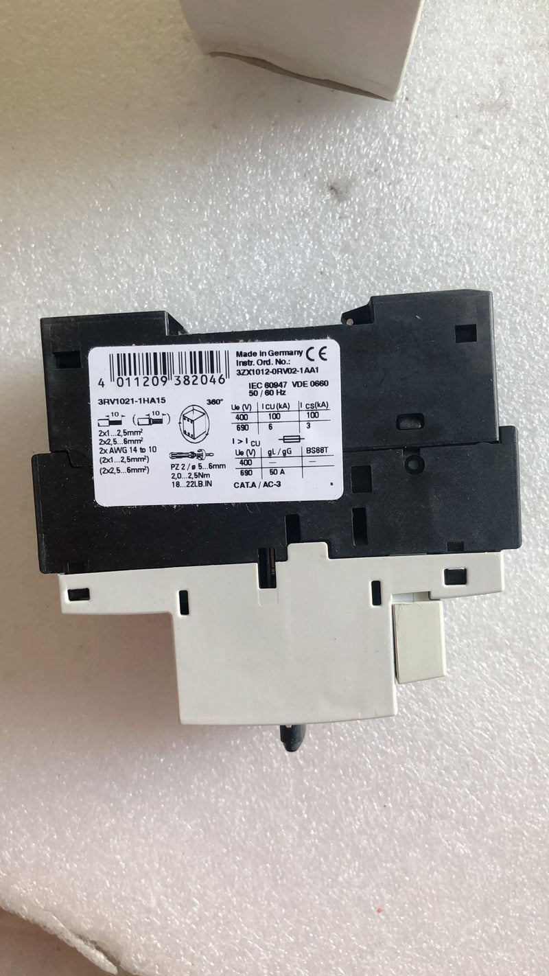 SIEMENS 3RV1021-1HA15 new 3RV10211HA15