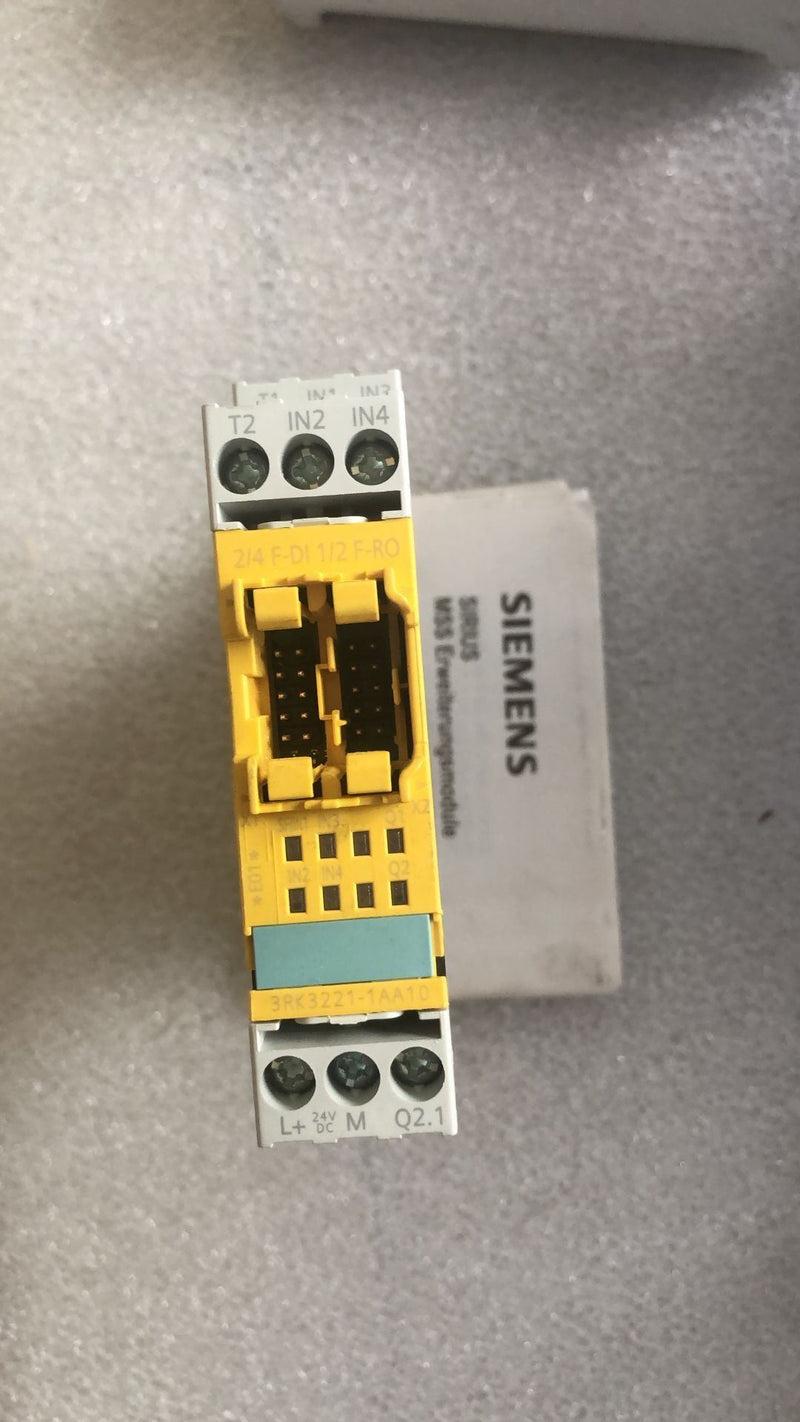 SIEMENS 3RK3221-1AA10 new 3RK32211AA10