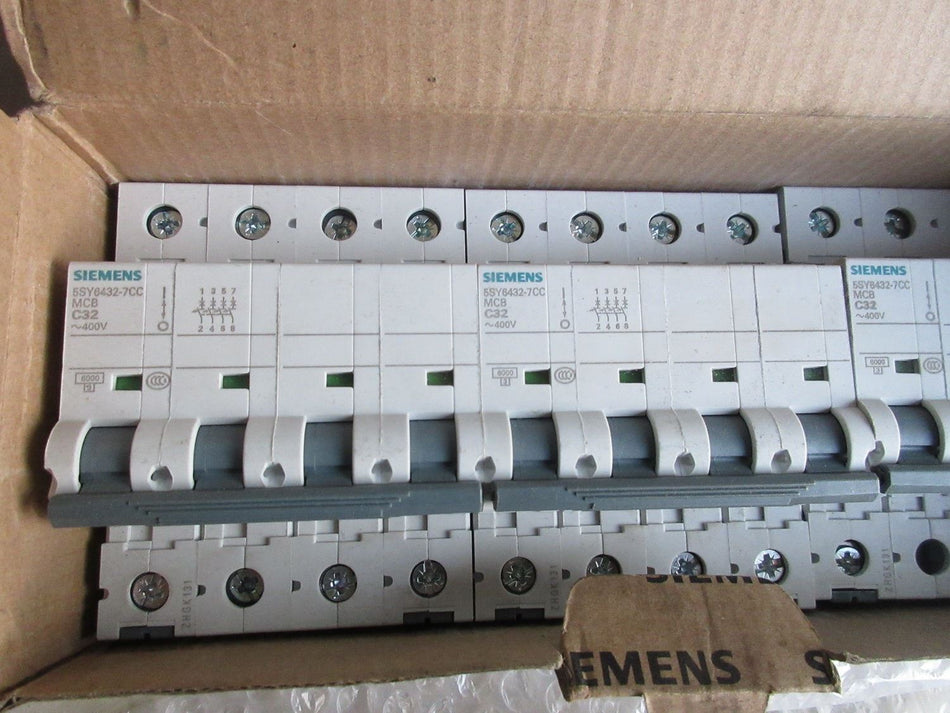Siemens 5SY6432-7CC C32 4P novo 5SY64327CC C32 4P