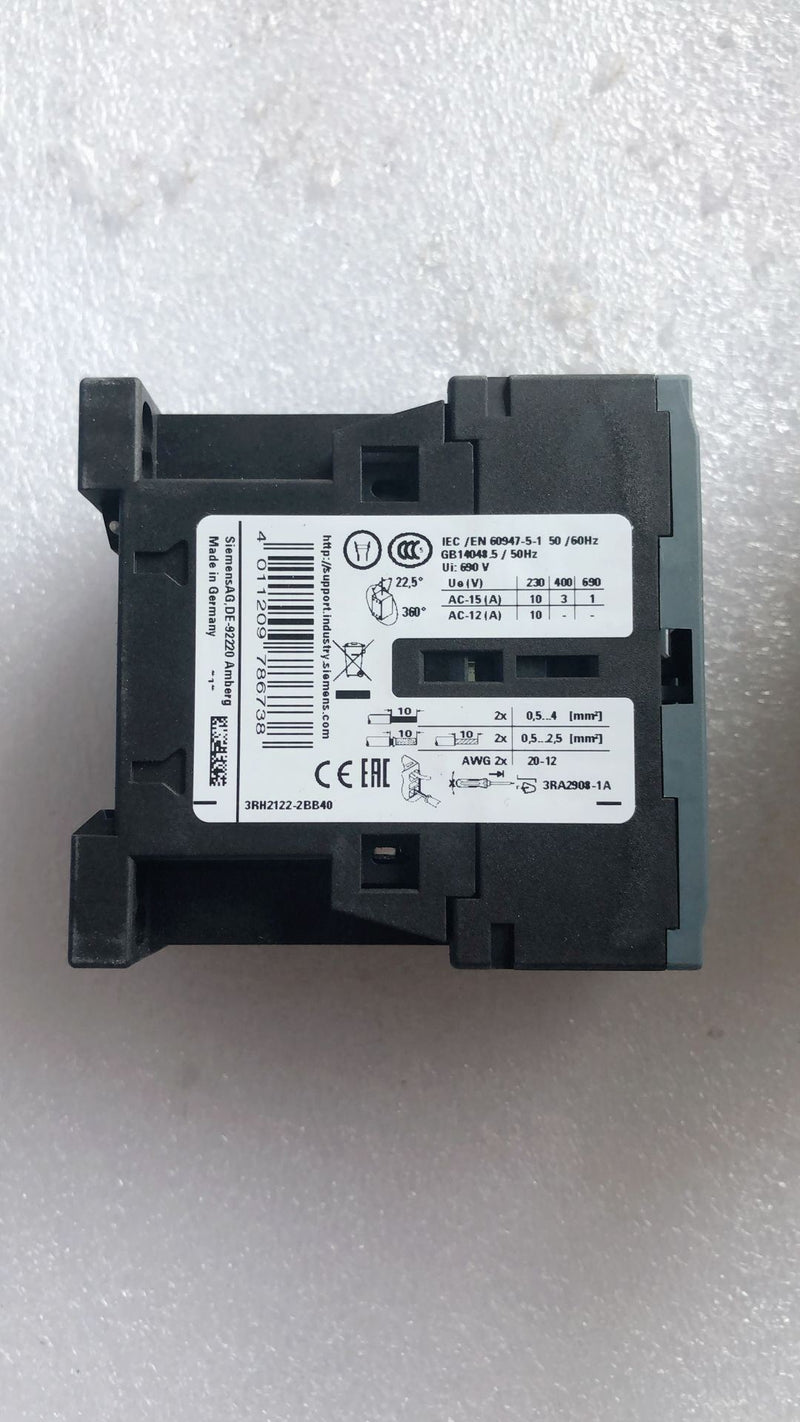 SIEMENS 3RH2122-2BB40 new 3RH21222BB40