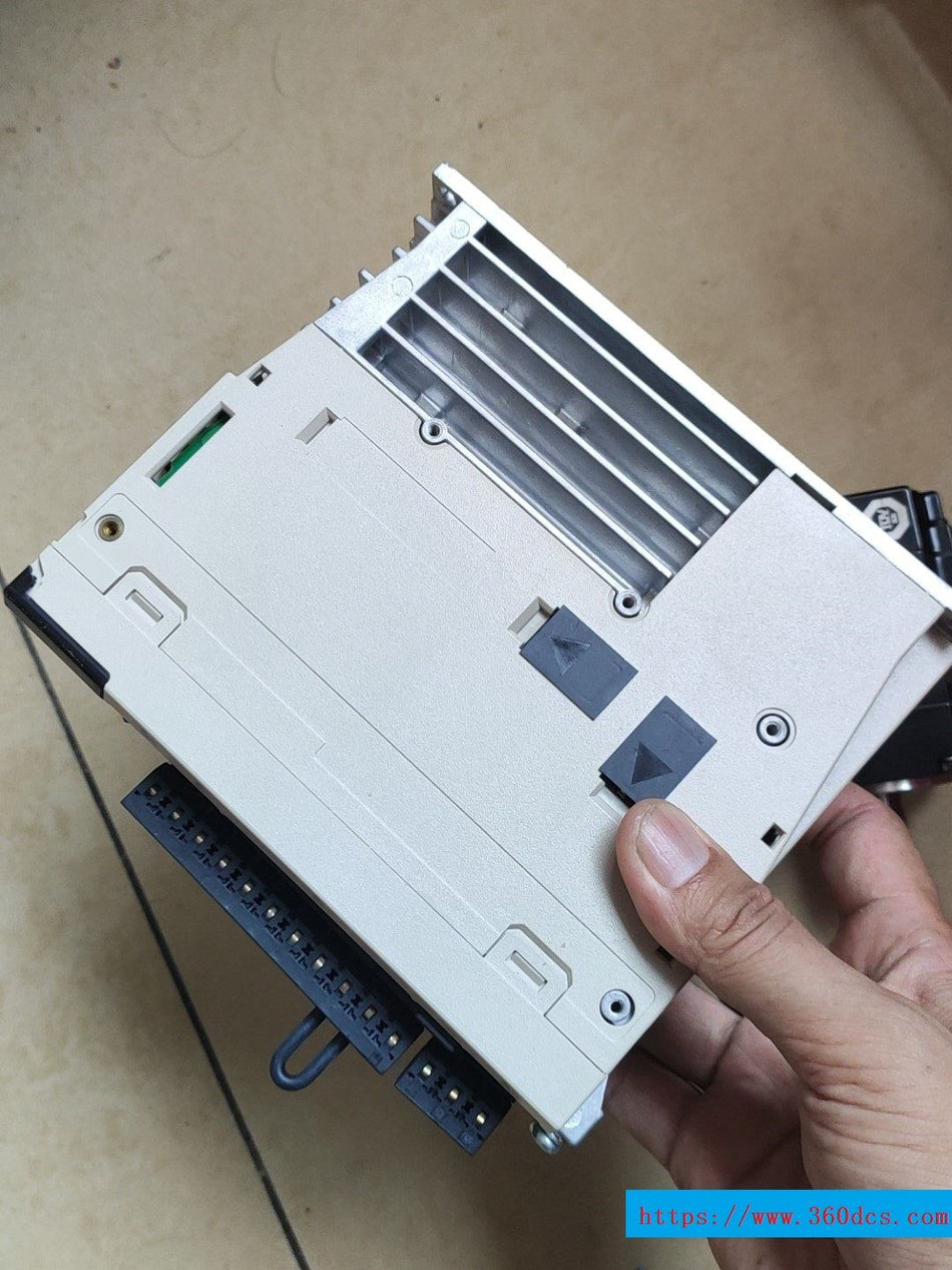 安川 SGD7S-1R6A00A SGD7S1R6A00A 全新