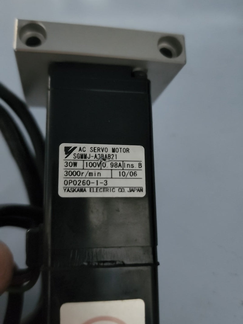 1PC USED Yaskawa servo motor SGMMJ-A3BAB21