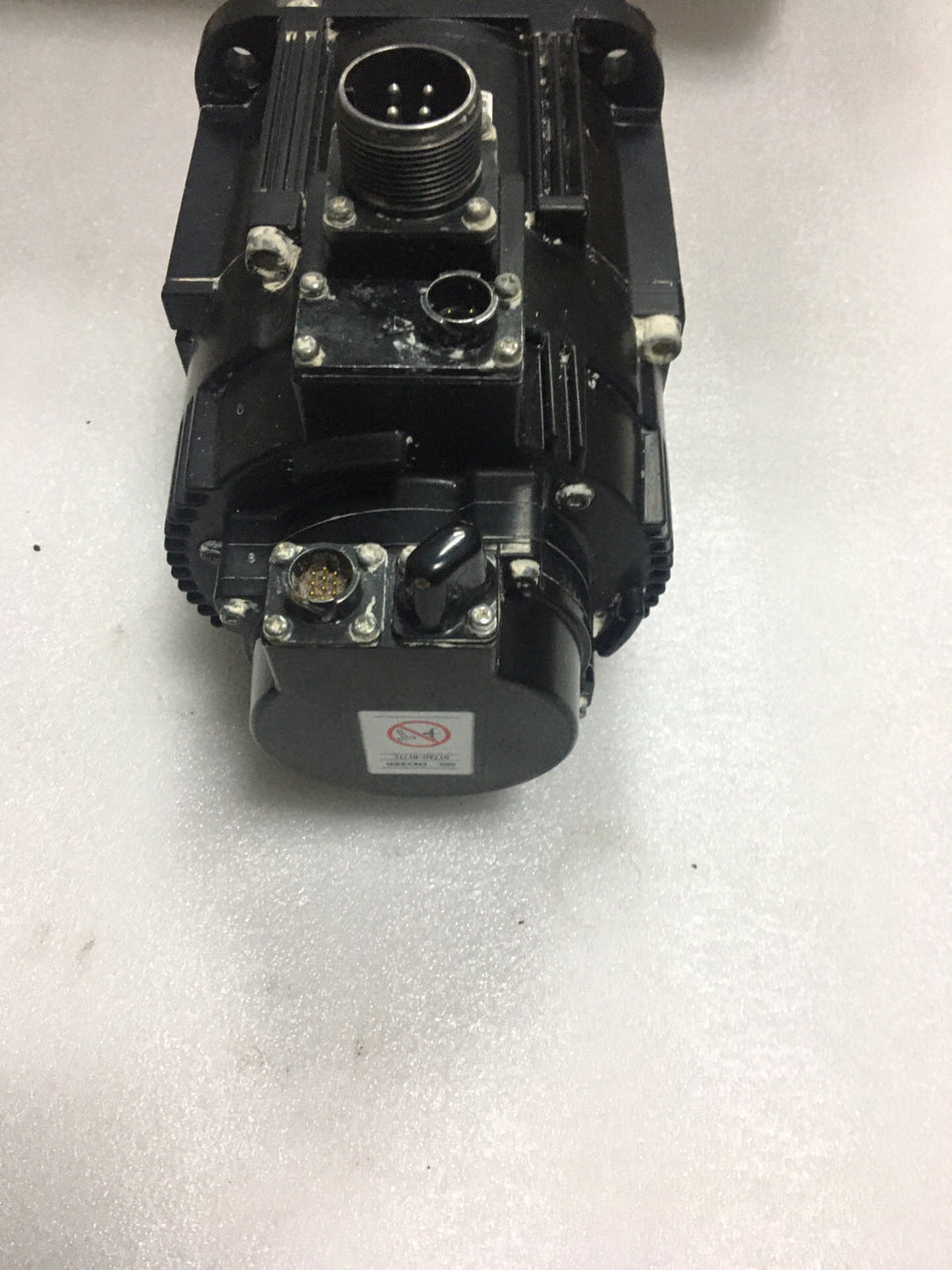 全新安川伺服电机 SGMRV-13ANA-YR12 SGMRV13ANAYR12 免费加急送货