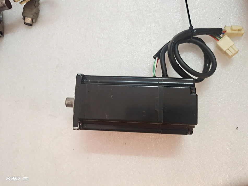 UM Yaskawa SGM-04A3G46 USADO