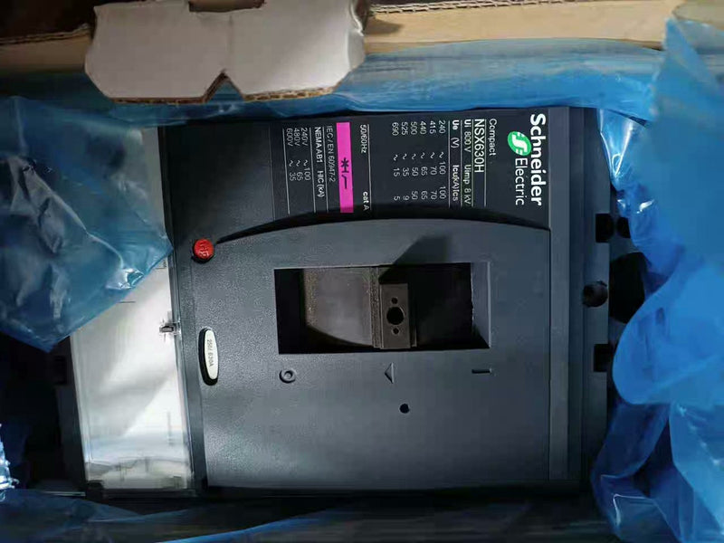 1PC NEW Schneider Circuit Breaker LV432895  A08