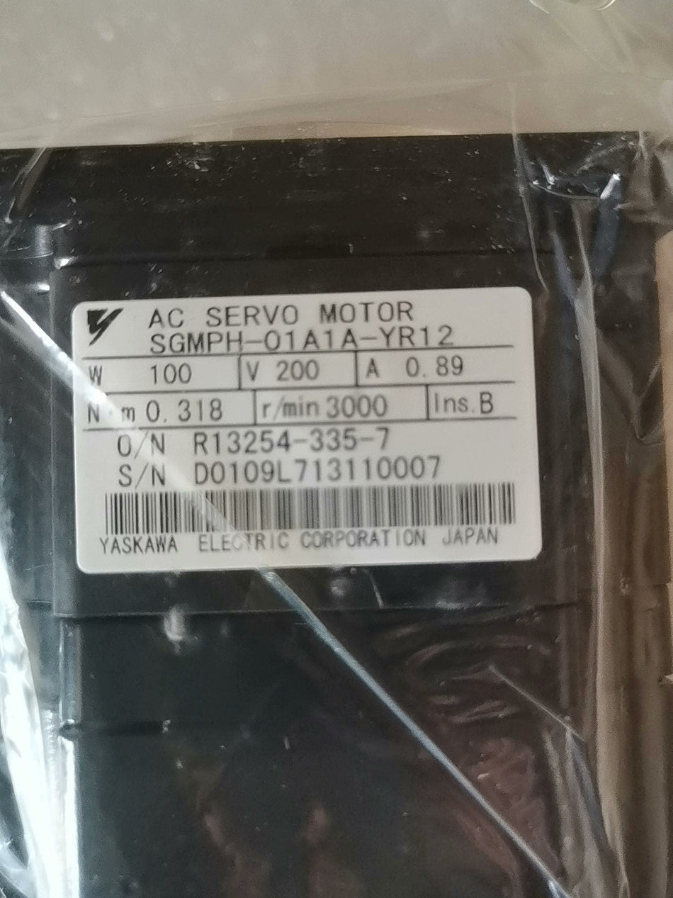 安川伺服电机 SGMPH-01A1A-YR12 全新带盒!!*通过 DHL 或 FedEx 发货!!**