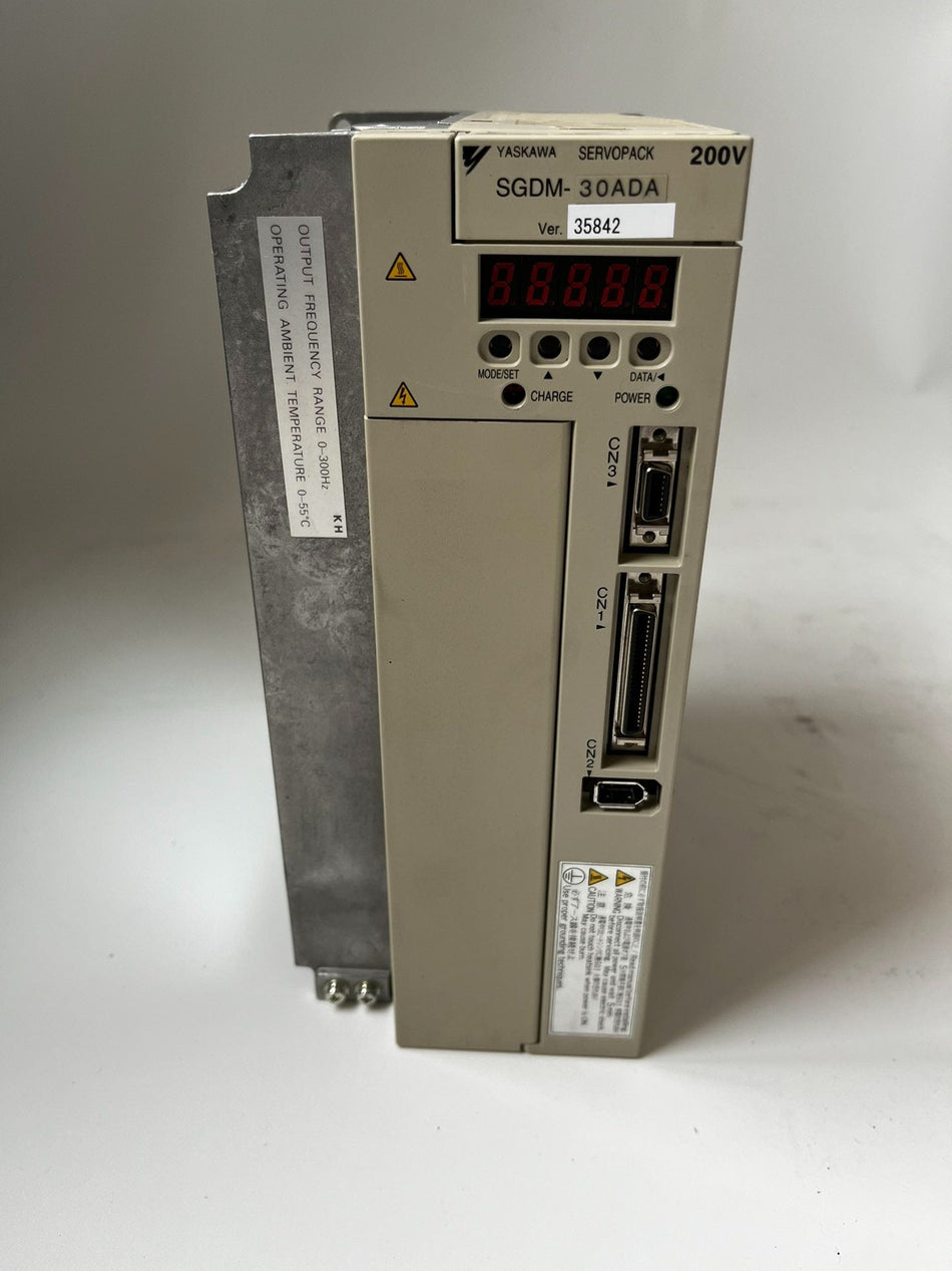 1 件全新盒装安川 SGDM-30ADA 伺服驱动器 A06