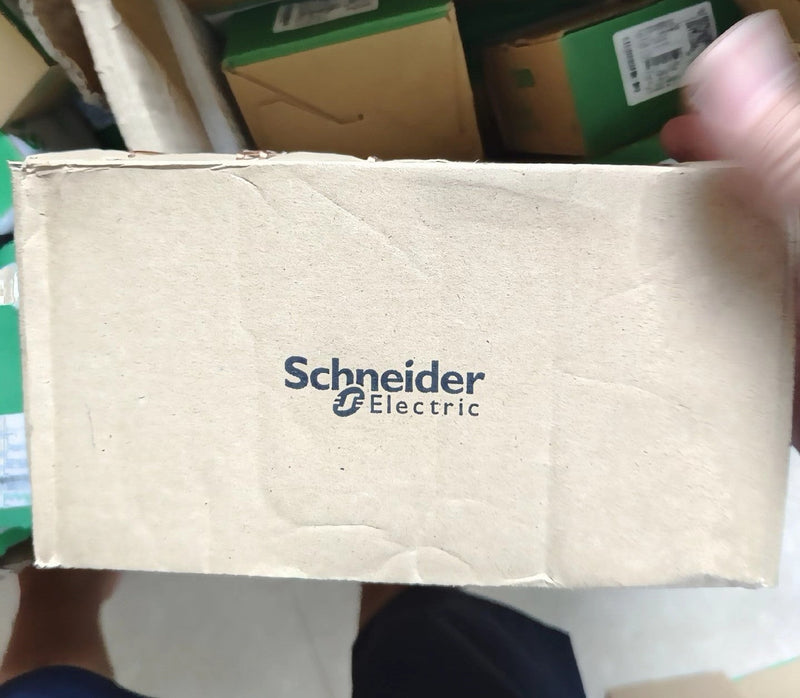 SCHNEIDER LA5F400803 SPARE CONTACTS NEW IN BOX . DHL/FEDEX/UPS