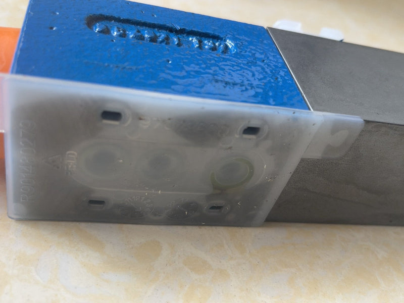 1PC For Rexroth R900703811 new A06