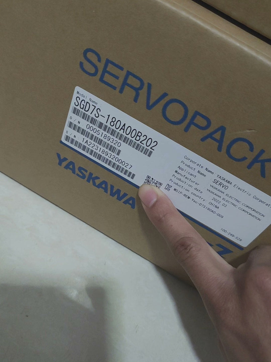 UM servo drive Yaskawa SGD7S-180A00B202 NOVO