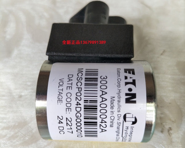 1PCS New Eaton Vickers 300AA00042A 24VDC Solenoid Coil Brand