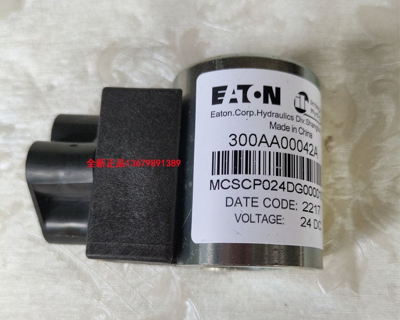 1PCS New Eaton Vickers 300AA00042A 24VDC Solenoid Coil Brand