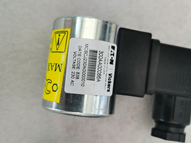 1PCS New Eaton Vickers 300AA00086A MCSCJ230AG000010 Solenoid Coil 230VAC Brand