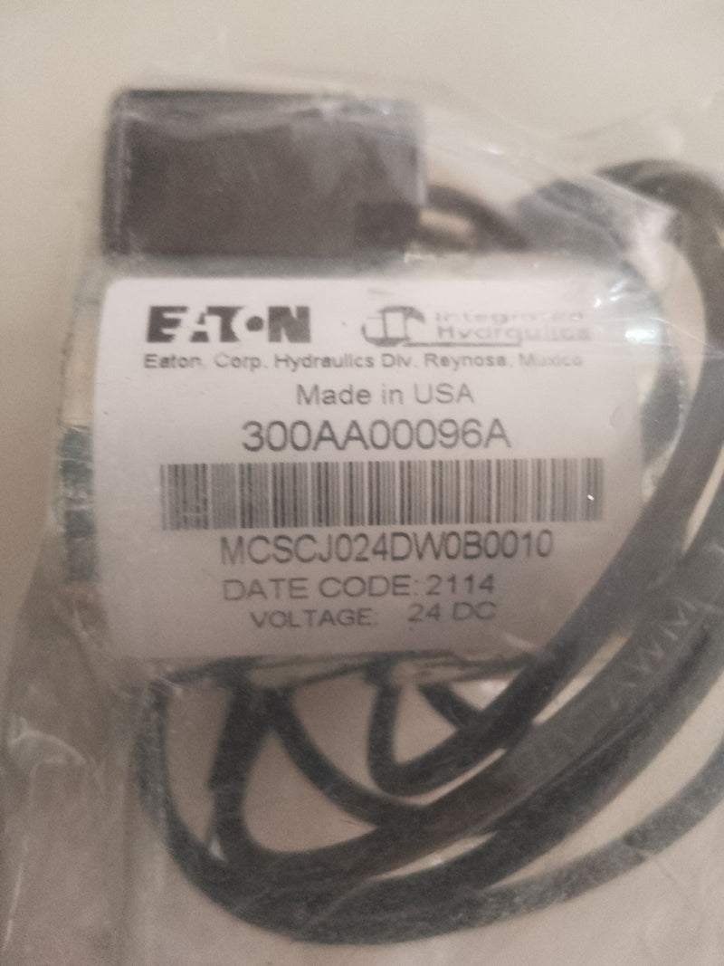 1PCS New Eaton Vickers 300AA00096A Solenoid Coil 24VDC Brand