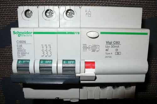 DISJONCTEUR DIFERENTIEL TRIFÁSICO 25A 30mA TIPO A,SI SCHNEIDER ELECTRIC 25AMPERE
