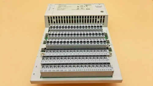 Schneider Electric 170ADI35000 32 di 24VDC + 170INT11003
