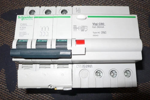DISJONCTEUR DIFERENTIEL TRIPHASE K32A 30mA SCHNEIDER ELECTRIC MERLIN GERIN 20KA