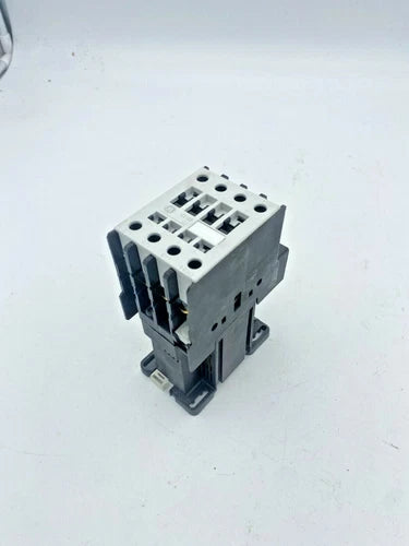 1 peça x CONTATOR GE CL03D310M