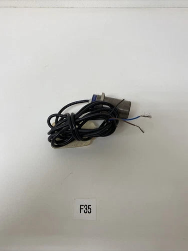 NEW (No Box)SCHNEIDER ELECTRIC TELEMECANIQUE XS1M30PA370 Fast Shipping