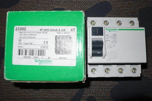 INTERRUPTEUR 4P DIFFERENTIEL 40A 30mA TYPE A SIE SCHNEIDER ELECTRIC 12237 MERLIN
