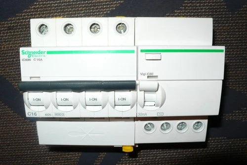 DISJONCTEUR A9F77416 DIFERENTIEL A9Q11425 TETRA 16A 30mA SCHNEIDER ELECTRIC 4P.