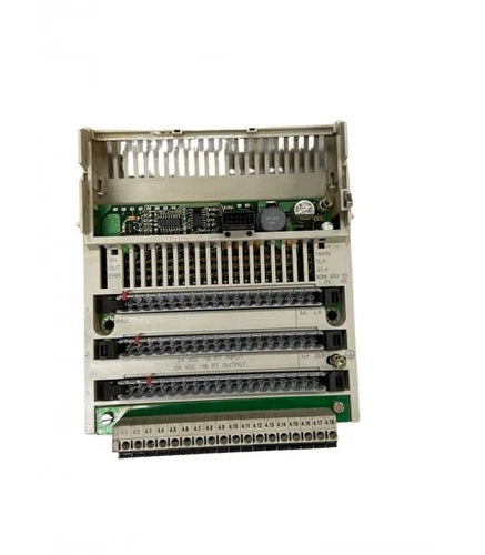 SCHNEIDER 170ADM35010 I/O Base 24V