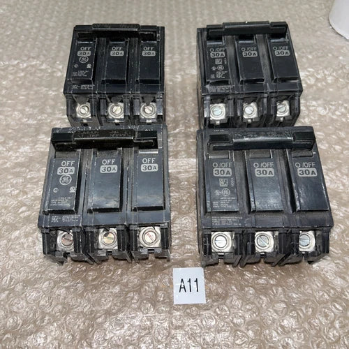 (4) GENERAL ELECTRIC 30 Amp 3 Pole HACR Type: RV2937&THQB Circuit Breakers